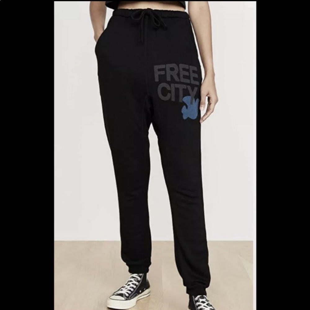 Freecity super fluff joggers with pockets. So comfy!